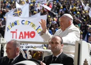 O Papa à Ação Católica: faça crescer a 'cultura do abraço'
