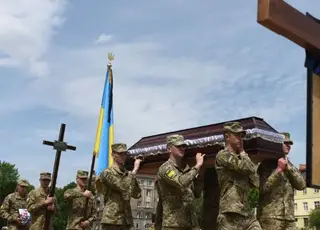 Funerais de soldados, nosso maior desafio, diz sacerdote ucraniano