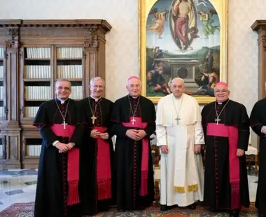 Papa recebe bispos da Basilicata: unidade e coragem no apoio aos jovens
