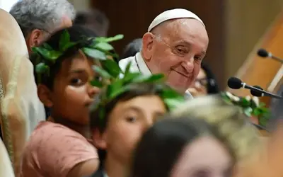 Papa: o futuro da humanidade está nas crianças e nos idosos