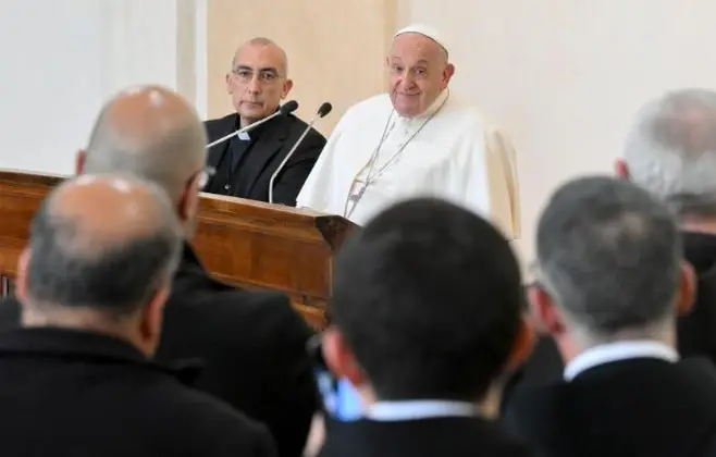 Papa encontra 100 sacerdotes da região central de Roma