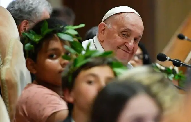 Papa: o futuro da humanidade está nas crianças e nos idosos